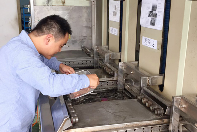 應（yīng）用（yòng）環保（bǎo）碳（tàn）氫清洗劑進行鎳白銅清（qīng）洗案例