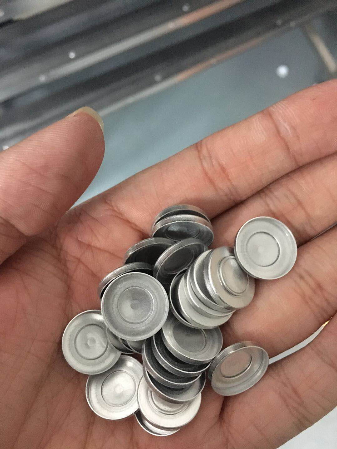 碳氫清洗（xǐ）劑清洗鋰電池觸片