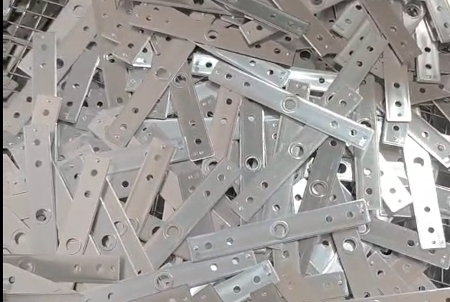 《高閃點碳氫清（qīng）洗劑：工業清潔的專業之選》